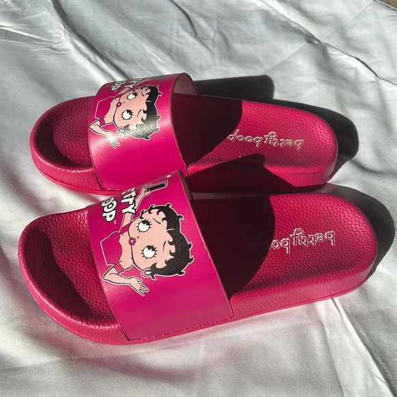 Betty Boop Pink Slides - Picture 6 of 10